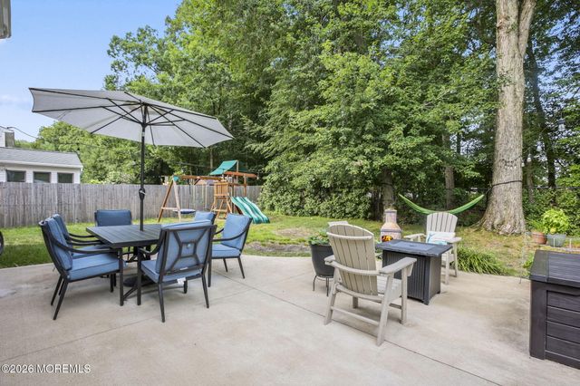 30 Sweetbriar Trail, Howell, NJ 07731