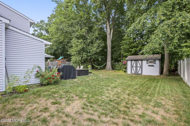 30 Sweetbriar Trail, Howell, NJ 07731