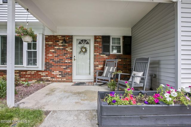 30 Sweetbriar Trail, Howell, NJ 07731