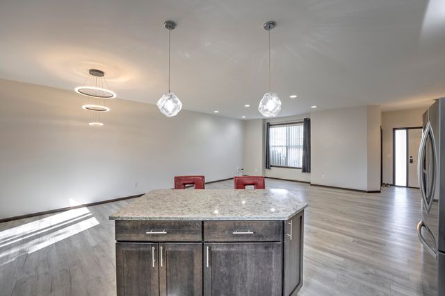 1908 26th St SW, Minot, ND 58701