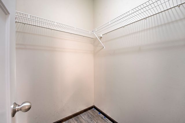 1908 26th St SW, Minot, ND 58701