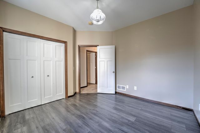 1908 26th St SW, Minot, ND 58701
