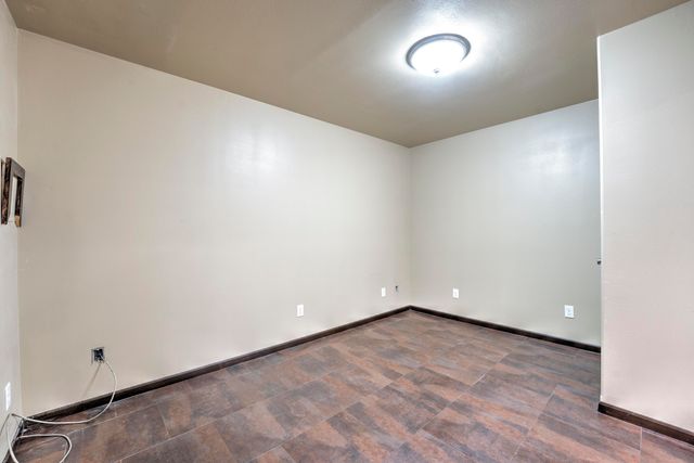 1908 26th St SW, Minot, ND 58701