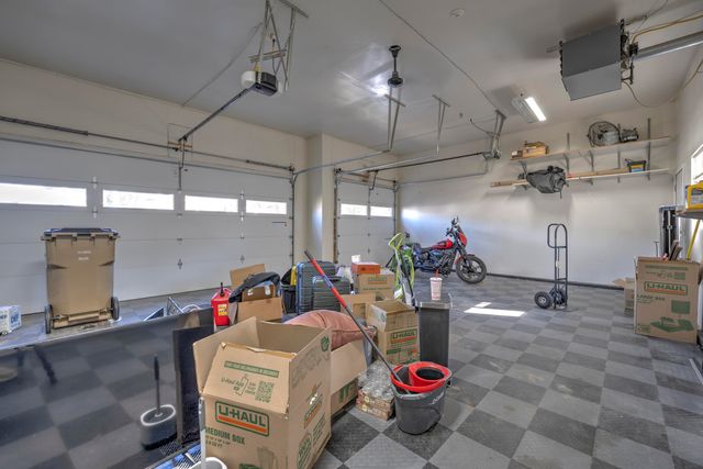 1908 26th St SW, Minot, ND 58701