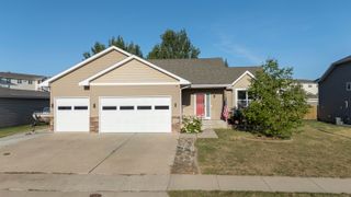 1908 26th St SW, Minot, ND 58701