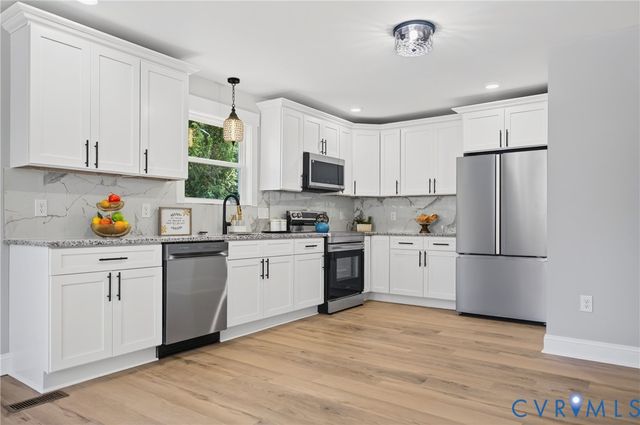 517 St Andrew St, Petersburg, VA 23803
