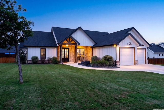 156 Woodbridge Dr, La Vernia, TX 78121