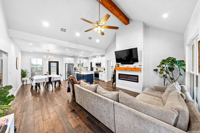 156 Woodbridge Dr, La Vernia, TX 78121