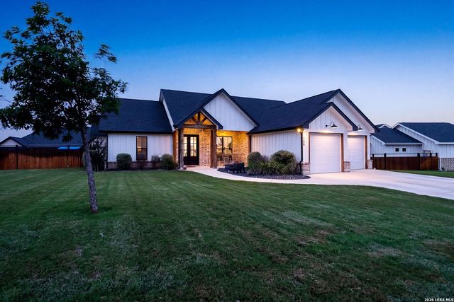 156 Woodbridge Dr, La Vernia, TX 78121