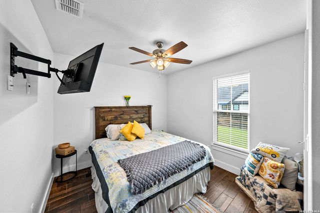 156 Woodbridge Dr, La Vernia, TX 78121