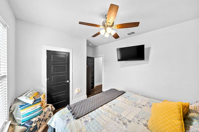 156 Woodbridge Dr, La Vernia, TX 78121