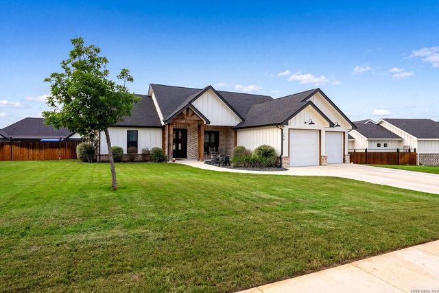 156 Woodbridge Dr, La Vernia, TX 78121