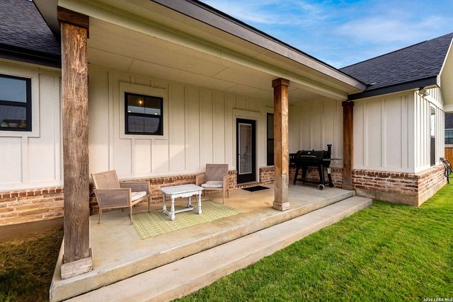 156 Woodbridge Dr, La Vernia, TX 78121