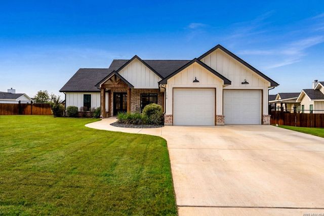 156 Woodbridge Dr, La Vernia, TX 78121