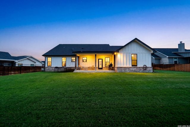 156 Woodbridge Dr, La Vernia, TX 78121