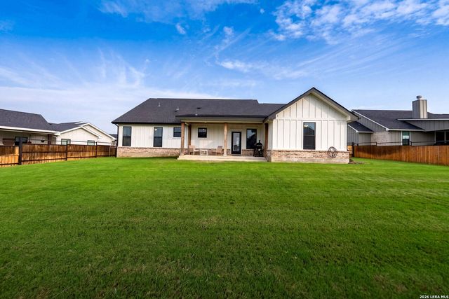 156 Woodbridge Dr, La Vernia, TX 78121