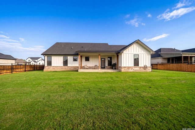 156 Woodbridge Dr, La Vernia, TX 78121