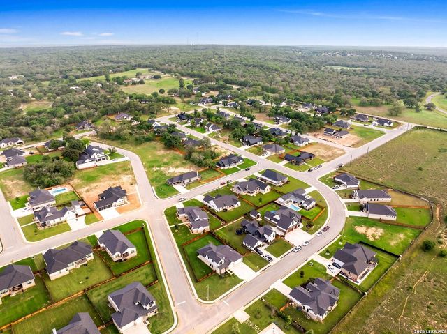 156 Woodbridge Dr, La Vernia, TX 78121