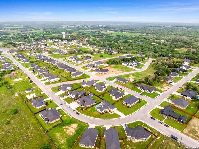 156 Woodbridge Dr, La Vernia, TX 78121