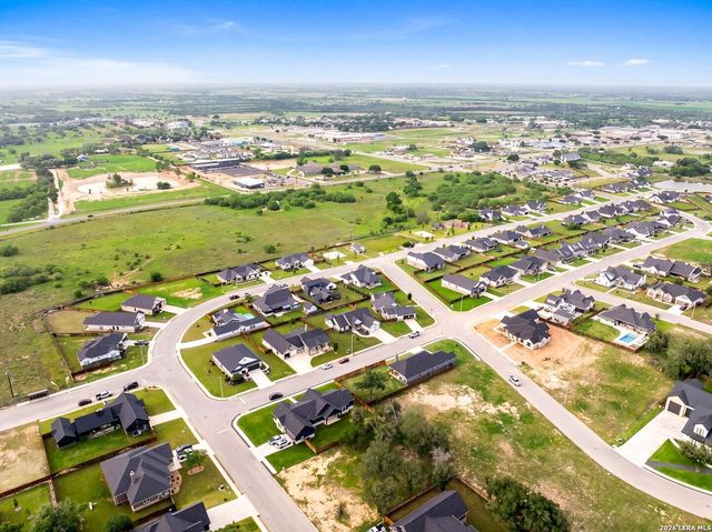 156 Woodbridge Dr, La Vernia, TX 78121