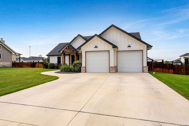 156 Woodbridge Dr, La Vernia, TX 78121