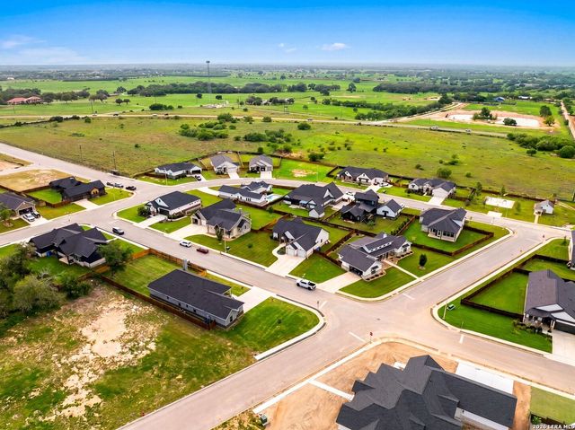 156 Woodbridge Dr, La Vernia, TX 78121