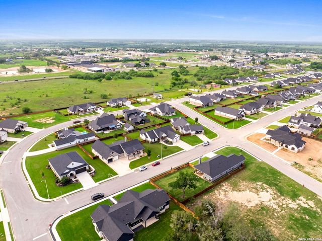 156 Woodbridge Dr, La Vernia, TX 78121