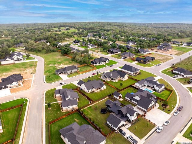 156 Woodbridge Dr, La Vernia, TX 78121