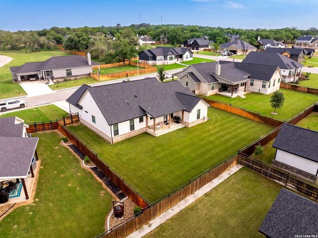 156 Woodbridge Dr, La Vernia, TX 78121