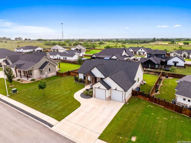 156 Woodbridge Dr, La Vernia, TX 78121