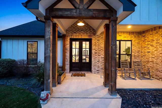 156 Woodbridge Dr, La Vernia, TX 78121