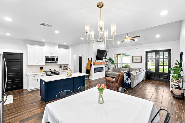 156 Woodbridge Dr, La Vernia, TX 78121
