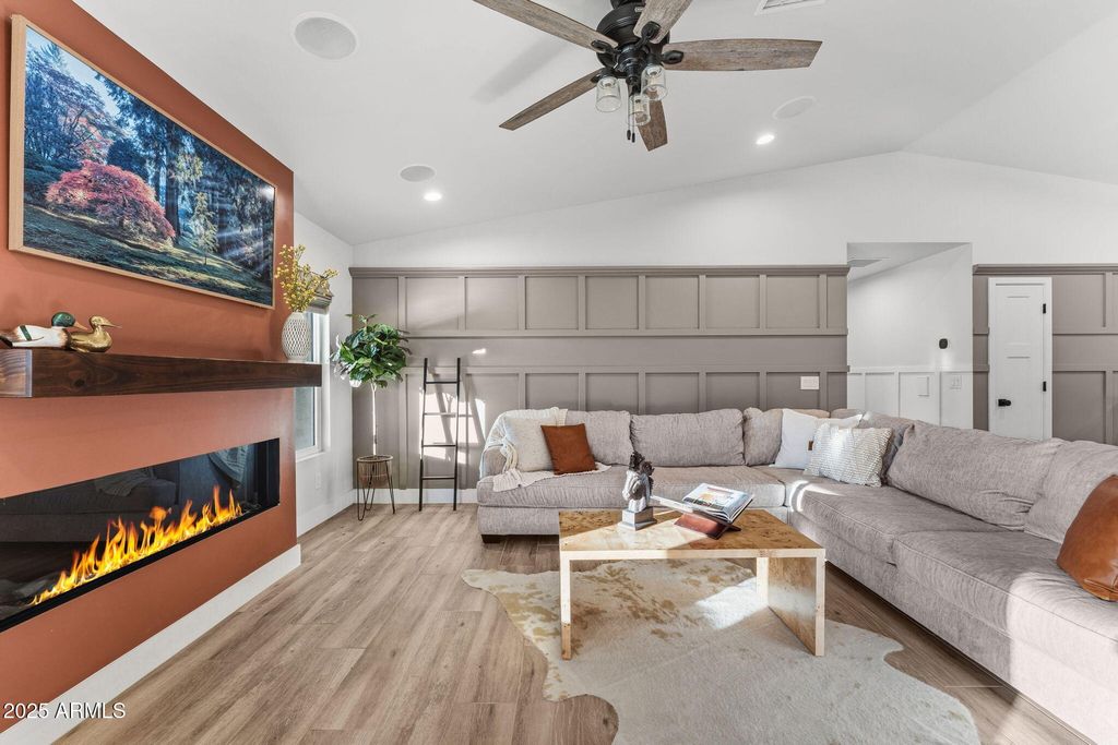 Image 10 of property listing at 7336 N 181ST Avenue, Waddell, AZ 85355