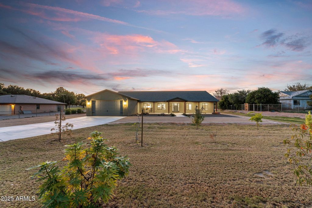 Image 2 of property listing at 7336 N 181ST Avenue, Waddell, AZ 85355