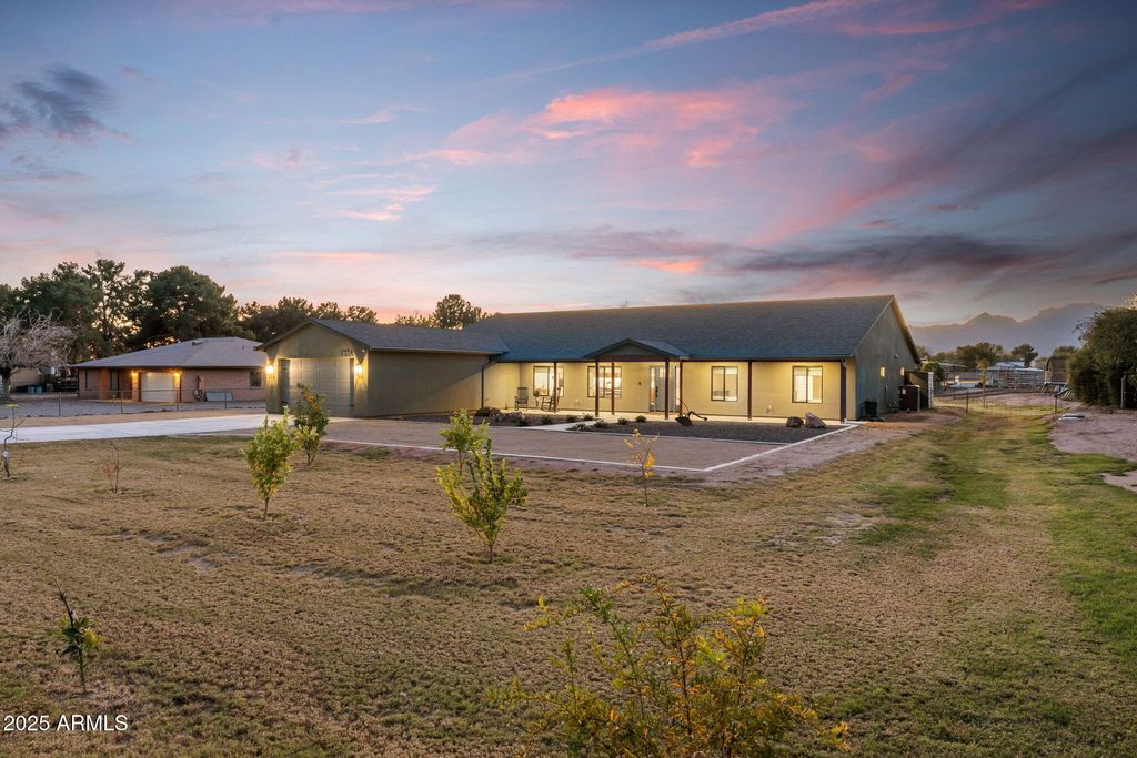 Image 3 of property listing at 7336 N 181ST Avenue, Waddell, AZ 85355