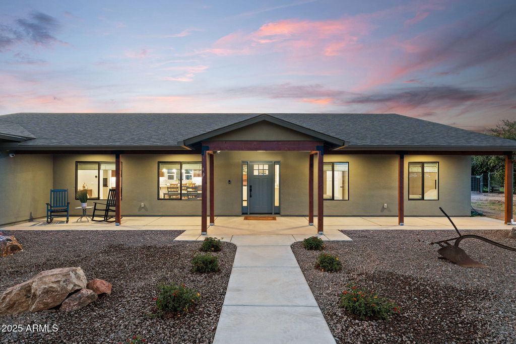 Image 4 of property listing at 7336 N 181ST Avenue, Waddell, AZ 85355