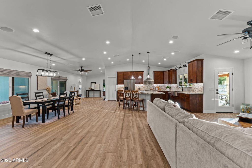 Image 6 of property listing at 7336 N 181ST Avenue, Waddell, AZ 85355