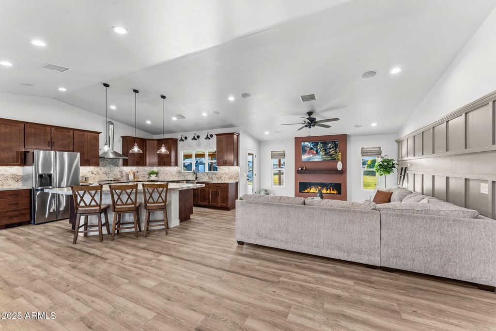 Image 7 of property listing at 7336 N 181ST Avenue, Waddell, AZ 85355