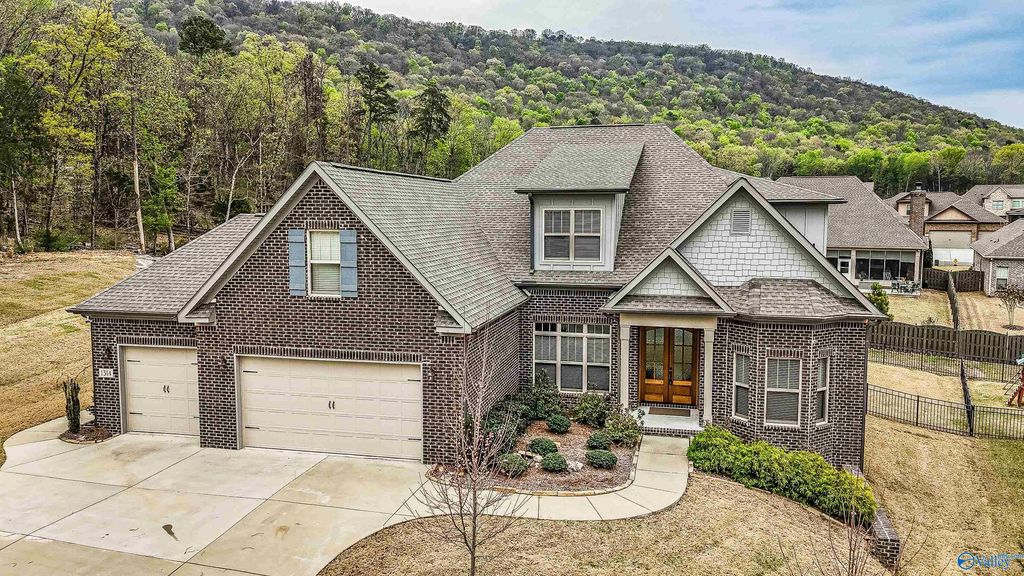 1314 Pecan Point Way SE, Huntsville, AL 35803