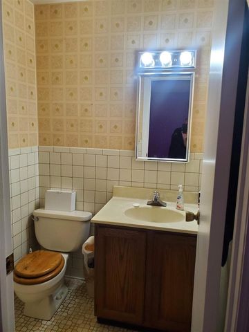 26215 Beverly Road, Taylor, MI 48180