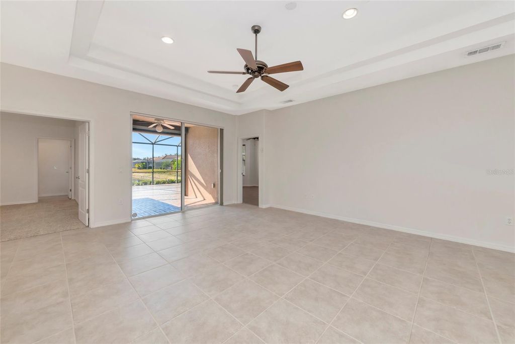 Image 10 of property listing at 223 RIVER ENCLAVE COURT, Bradenton, FL 34212
