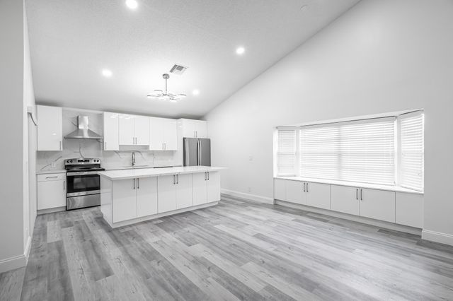 5140 NW 5th Avenue, Boca Raton, FL 33487