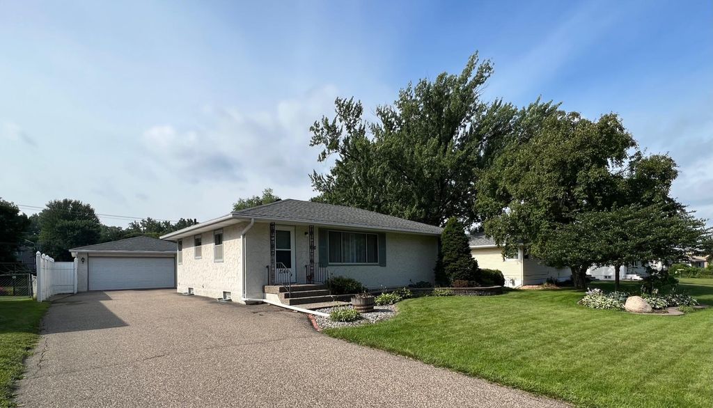 1040 Lynde Drive NE, Fridley, MN 55432