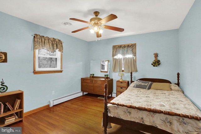 54 GRANDVIEW RD, Hummelstown, PA 17036