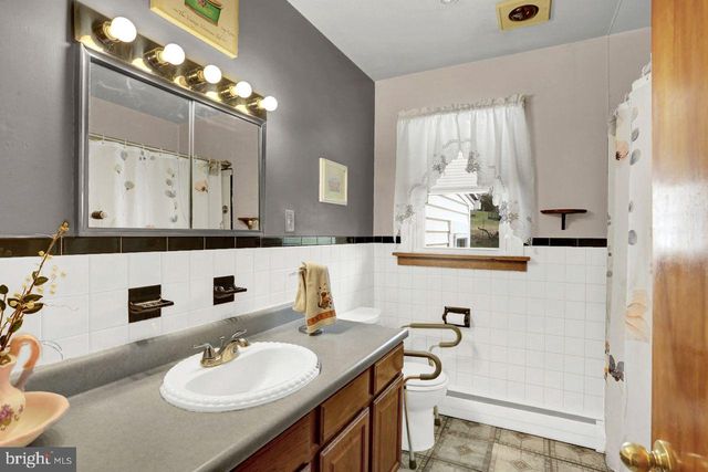 54 GRANDVIEW RD, Hummelstown, PA 17036