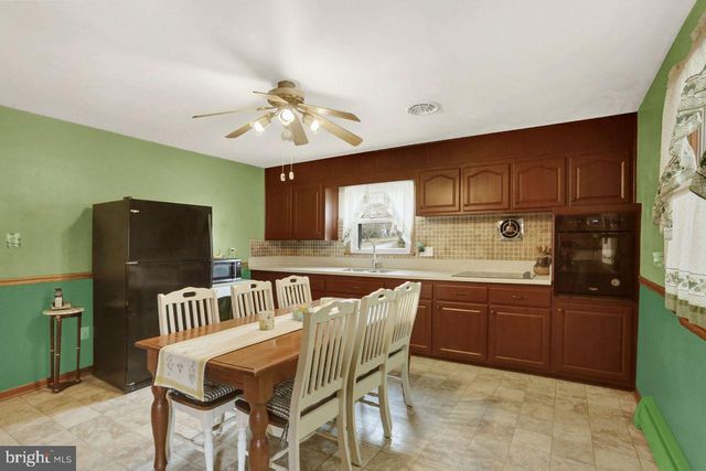 54 GRANDVIEW RD, Hummelstown, PA 17036