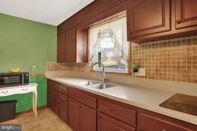 54 GRANDVIEW RD, Hummelstown, PA 17036