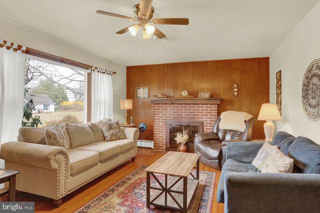 54 GRANDVIEW RD, Hummelstown, PA 17036