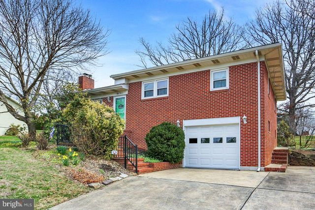 54 GRANDVIEW RD, Hummelstown, PA 17036