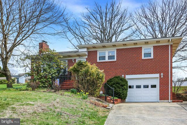 54 GRANDVIEW RD, Hummelstown, PA 17036